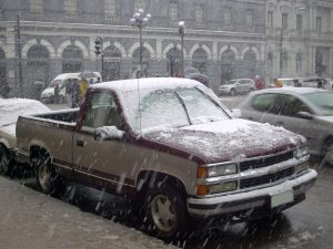 Chevrolet Silverado 1500, 1998 getting snowed on